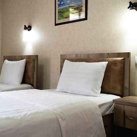 Tourist Inn Hotel Tasjkent Exteriör bild